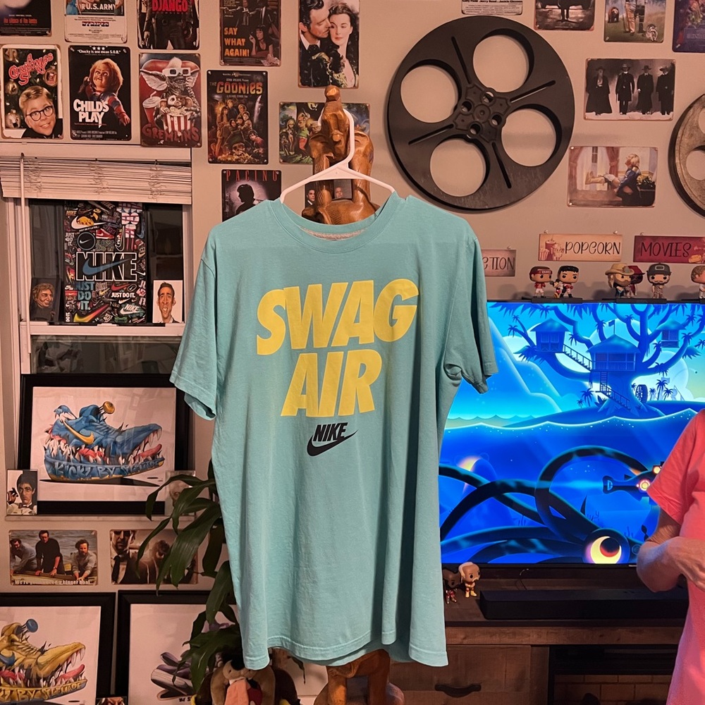 Men’s size large Nike graphic tee